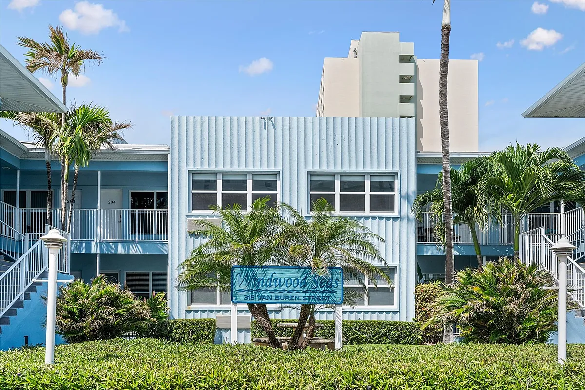 Building Photo - 315 Van Buren St #205B