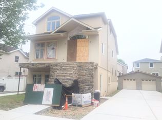 402 Manhattan St, Staten Island, NY 10307