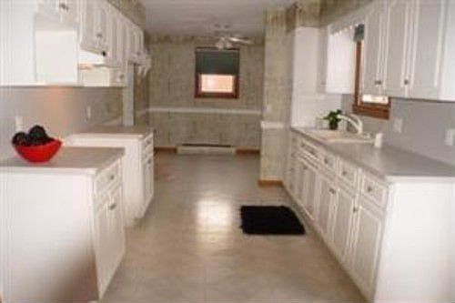 4th image of 2032 Woodville Pike