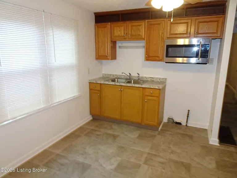 226 Downes Ln — Photo 4