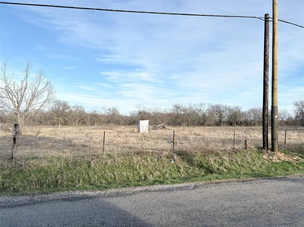 2 Withers Rd, Mineral Wells, TX 76067