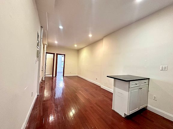 2nd image of 256 E 10th St #4Y