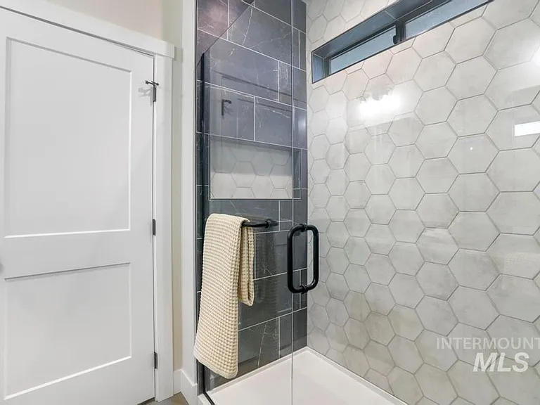 547 Canyon Falls Dr — Photo 23
