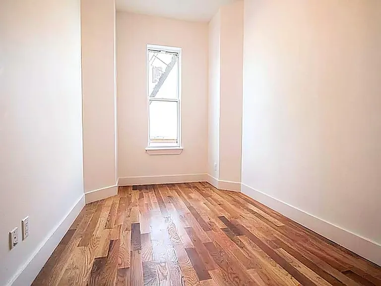 215 Knickerbocker Ave #2L — Photo 4
