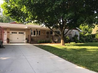 512 E Main St, Hayfield, MN 55940