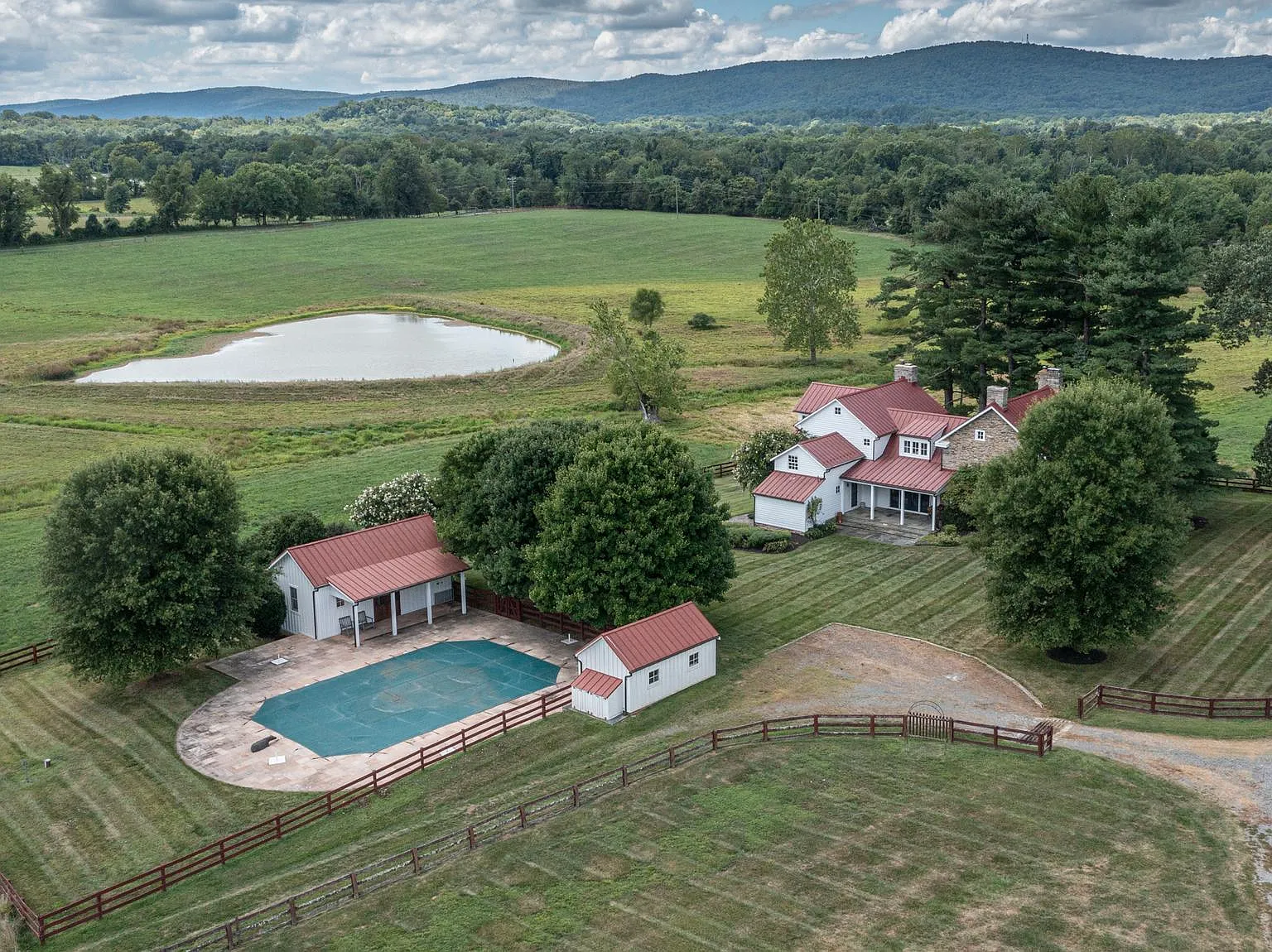 6 bed, 4825 sqft, $5,000 — Photo 1