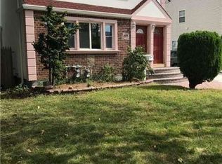 8 4th Ave, New Hyde Park, NY 11040