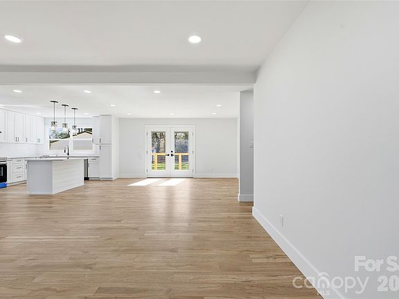 5th image of 7834 Rainbow Dr