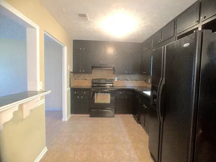 3 bed, 2.5 bath, 1622 sqft, $1,795 — Photo 2