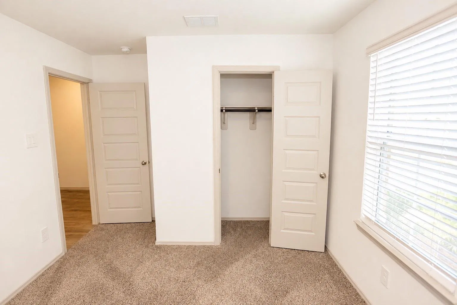 4 bed, 2.0 bath, 1861 sqft, $2,750 — Photo 4