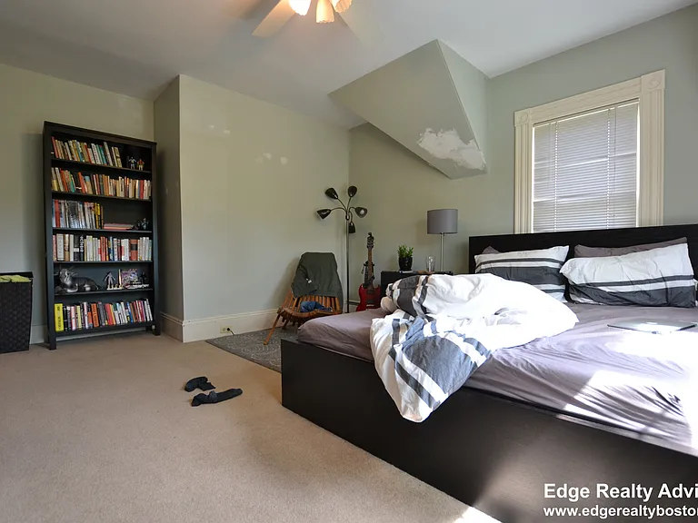 318 N Harvard St — Photo 13