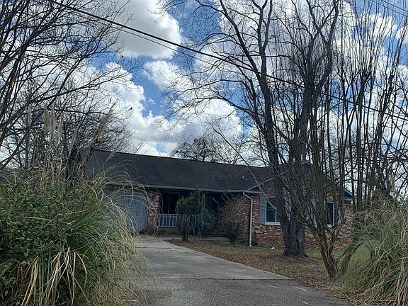 3rd image of 413 Longwood Rd