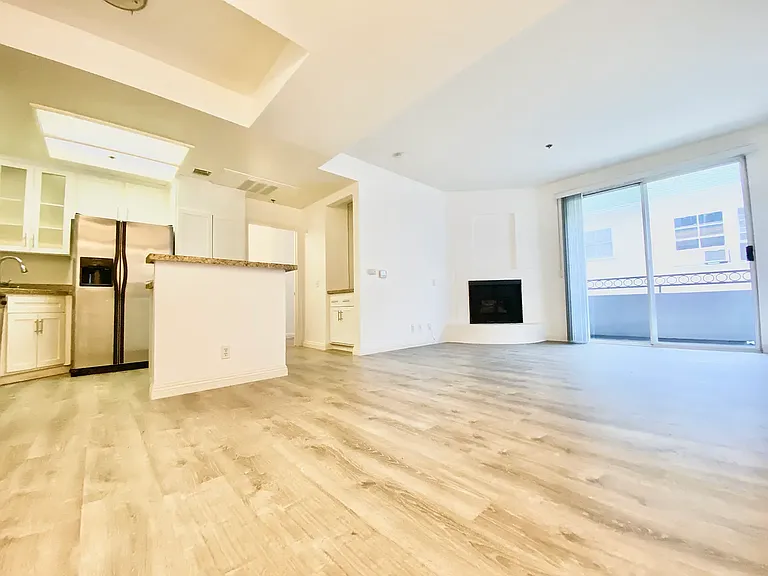 649.5 S Ridgeley Dr #102 — Photo 4