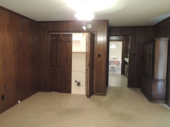 5th image of 1829 Sam Houston Dr