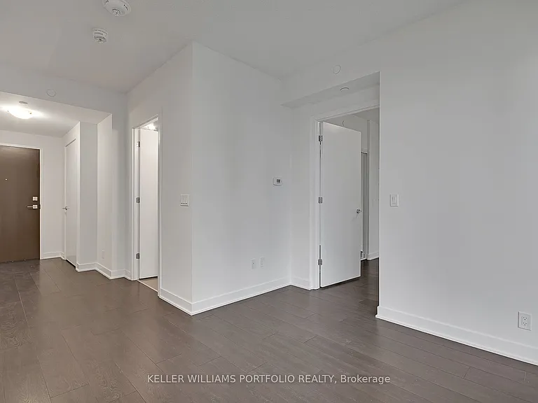2221 Yonge St #1106 — Photo 11
