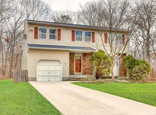 446 Carnation Dr, Shirley, NY 11967