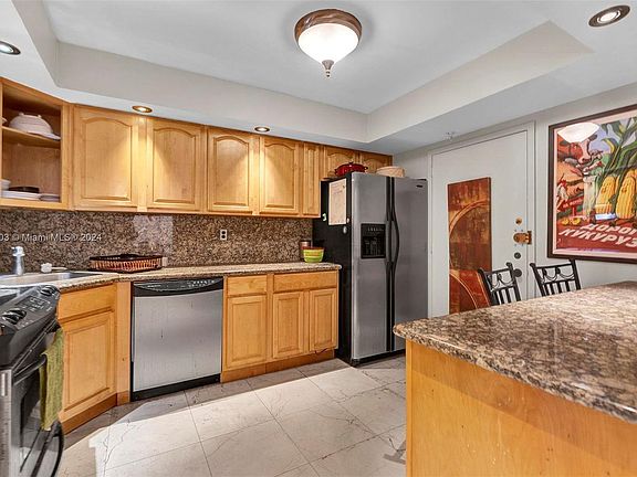 3rd image of 2750 NE 183rd St APT 910