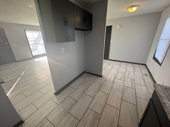 3rd image of 905 Southmoor Dr