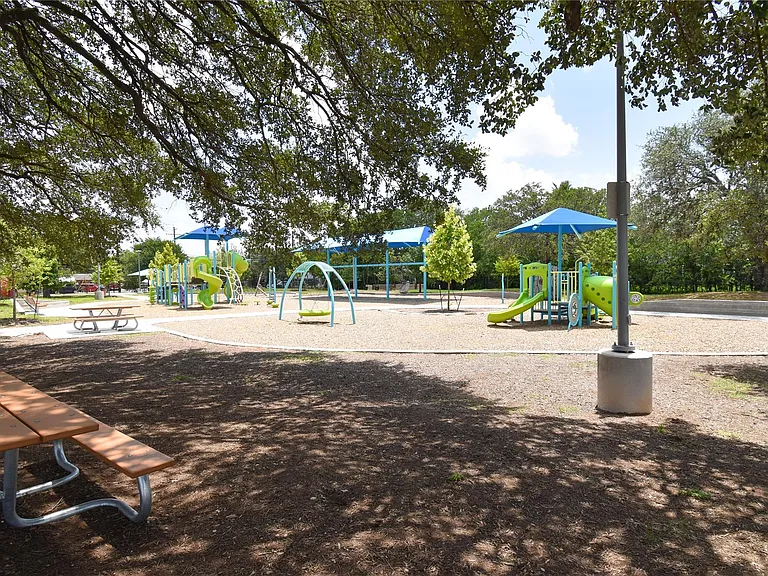 6027 Bluebell Cir — Photo 28