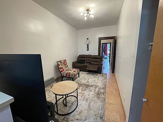 3rd image of 484 Woodward Ave APT 2R