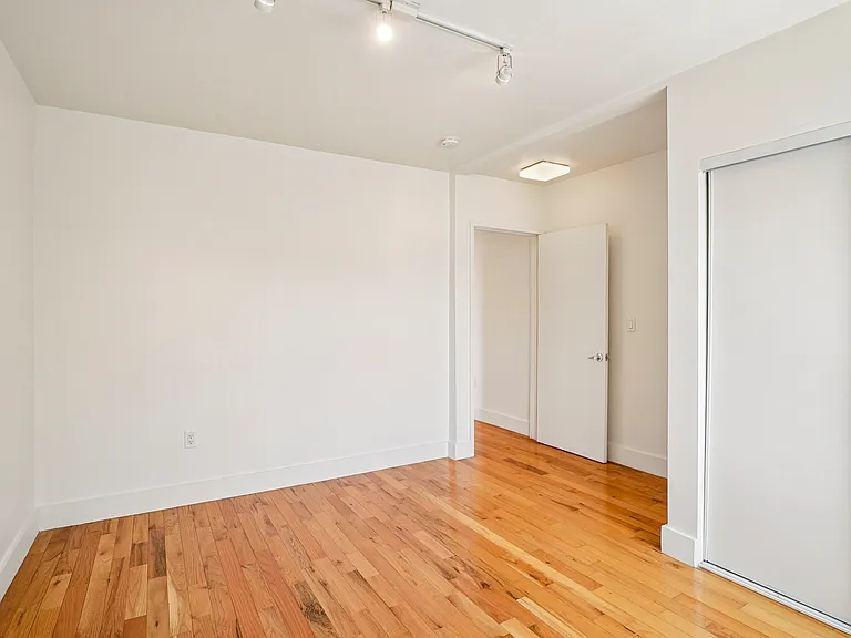 1008 N New Hampshire Ave #1006-1/2 — Photo 10