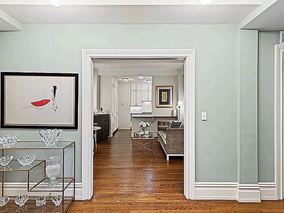 3rd image of 215 W 88th St APT 2B