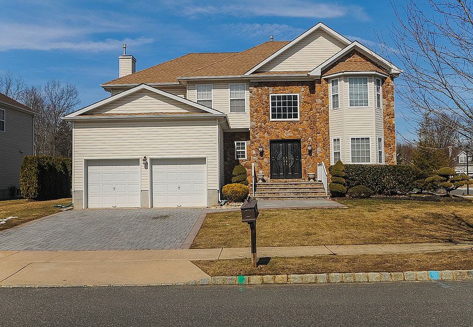 Paver Driveway and Entrance