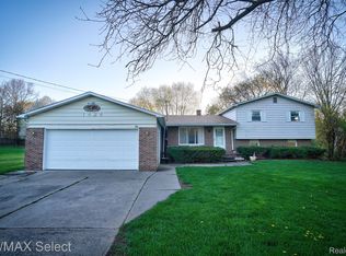 1424 S Graham Rd W, Flint, MI 48532