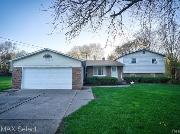 1424 S Graham Rd W, Flint, MI 48532
