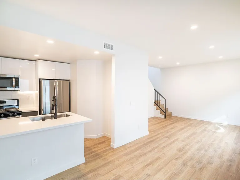 6120 Eleanor Ave — Photo 26