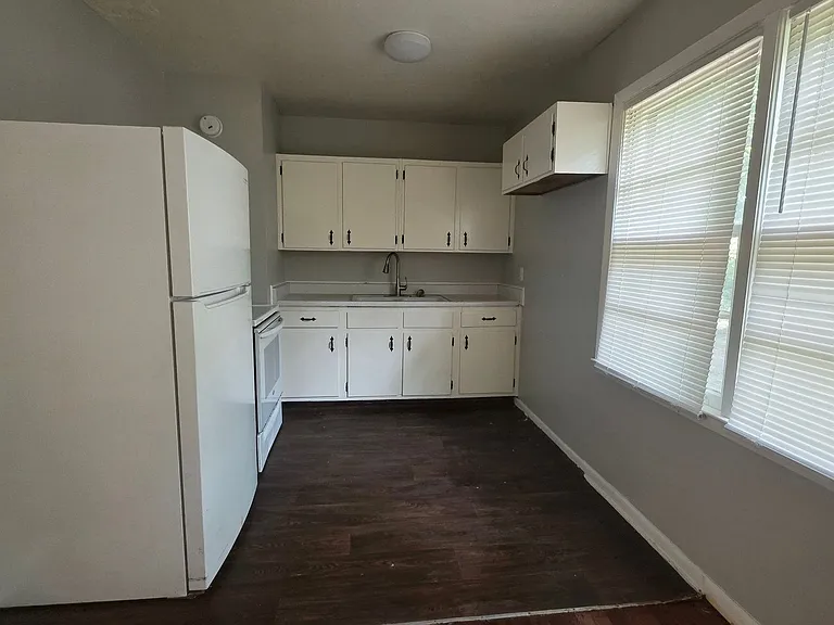 334 Williams St — Photo 15