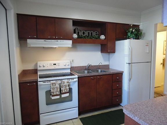 2nd image of 9 Tangerine Ct
