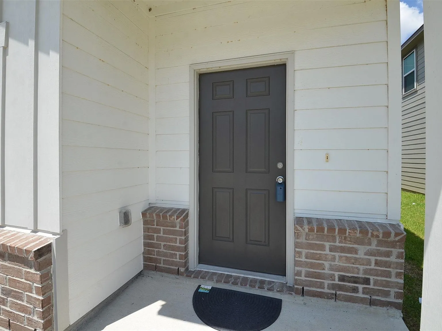 3 bed, 2.5 bath, 1615 sqft, $2,100 — Photo 3