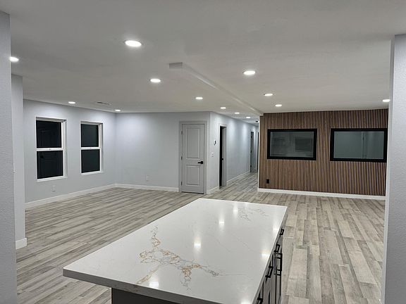 2nd image of 721 Clyde Ave