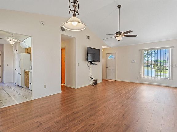 3rd image of 660 Orange Dr