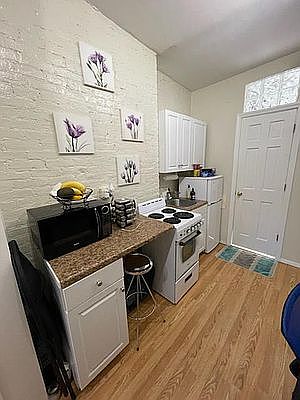 4th image of 314 W 90th St #15