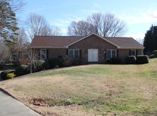 890 Country Hill Ct, Kernersville, NC 27284