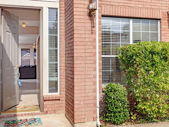 005_2019-08-01_2301-Lockshire-Dr_MLS.jpg