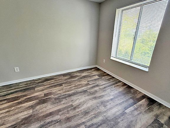 3rd image of 1600 Thompson Heights Ave #420