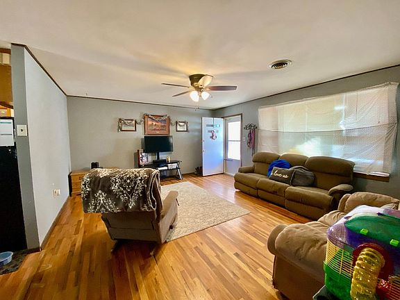 3rd image of 611 N Missouri St