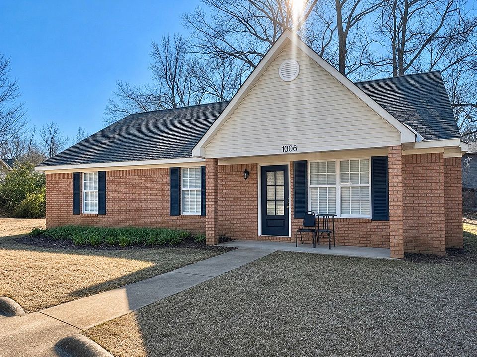 1st image of 1006 Creekside Pl