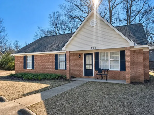 1006 Creekside Pl, Oxford, MS 38655