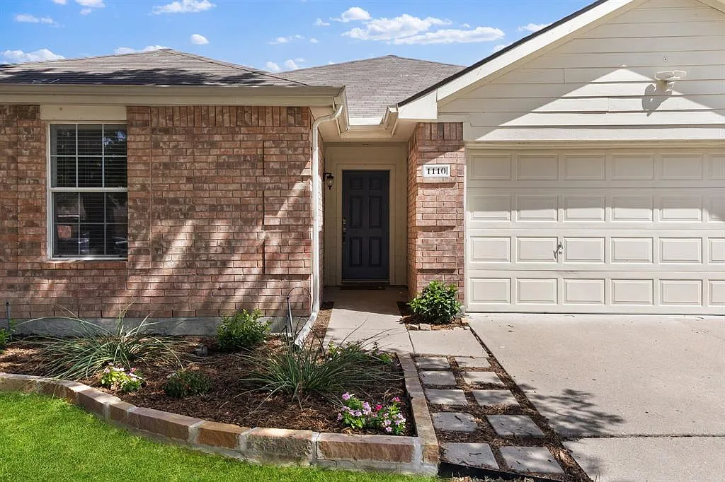 3 bed, 2.0 bath, 1439 sqft, $1,800 — Photo 4