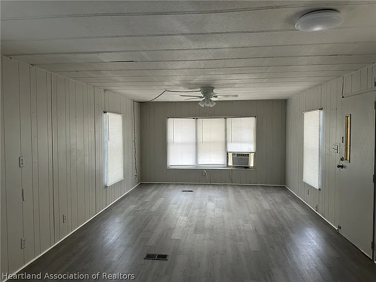 3542 Fairmount Dr — Photo 3