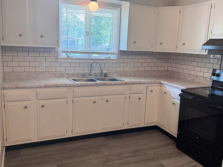 114 N Chase St — Photo 4