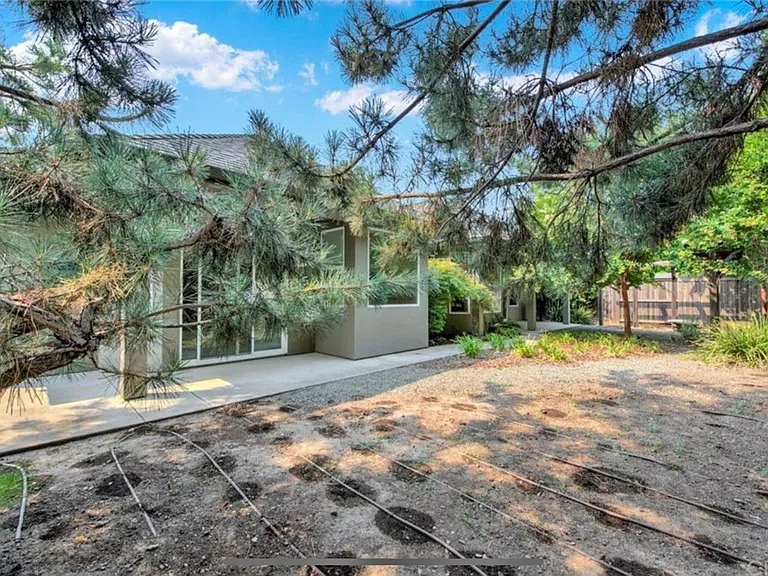 1928 Wisteria Ln — Photo 26