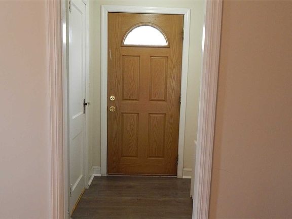2nd image of 685 Deer Park Ave