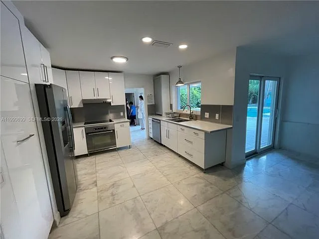 14610 Tarpon Dr — Photo 10