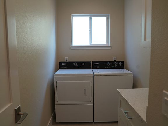 Dedicated laundry room with washer/dryer in unit