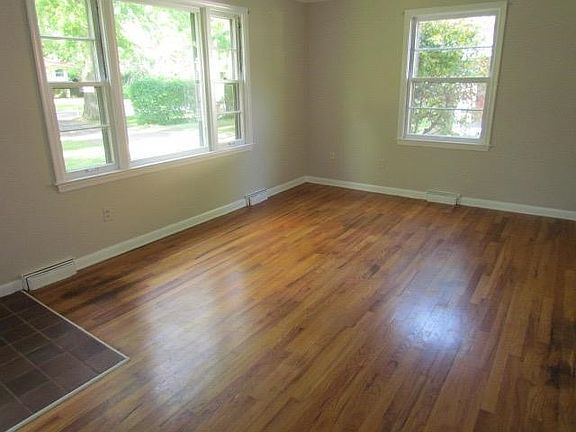5th image of 2265 Burns St